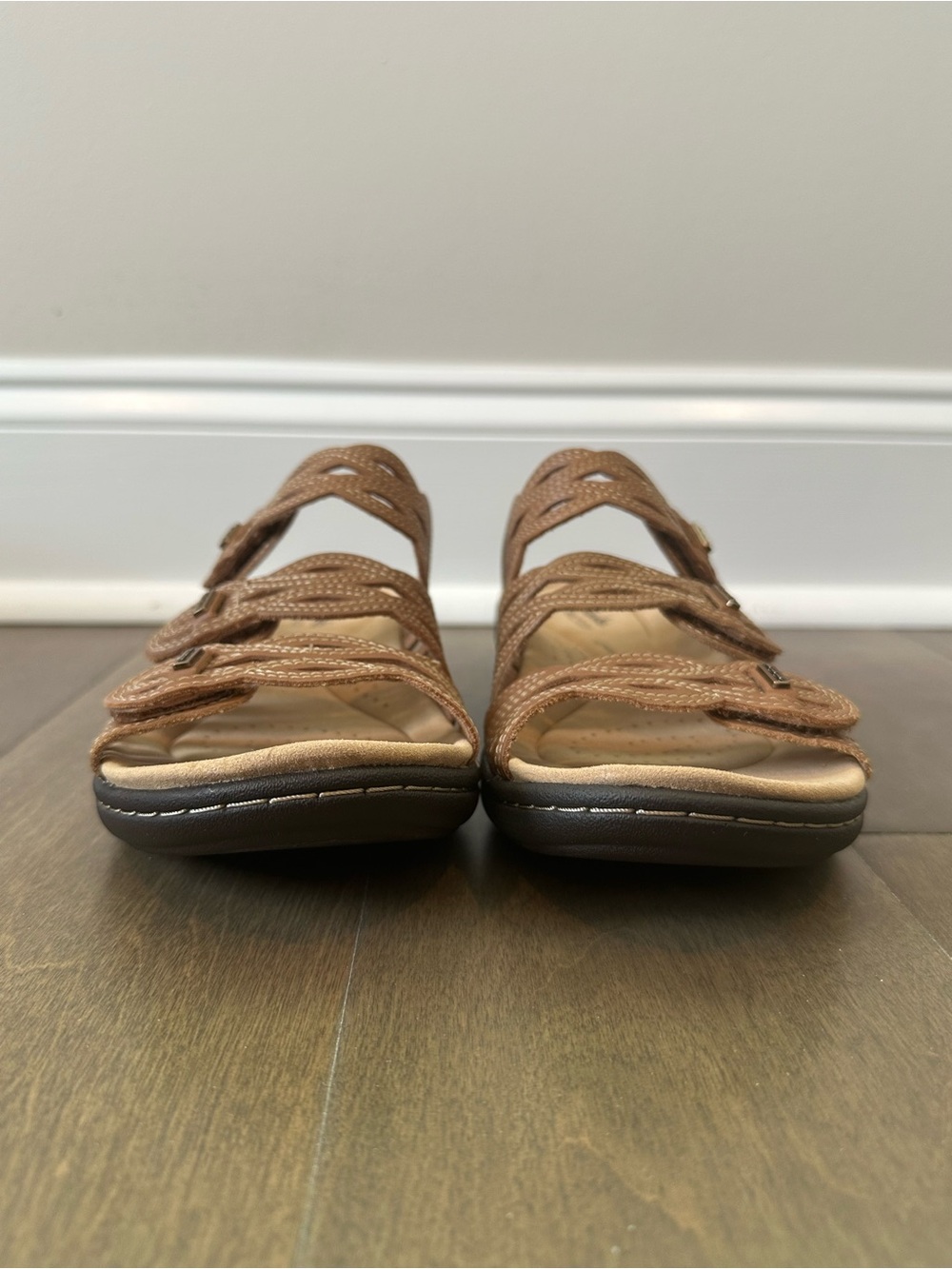 NWB Clarks Tan Leather Sandals Size 8.5 Adjustable Straps - Picture 6 of 8